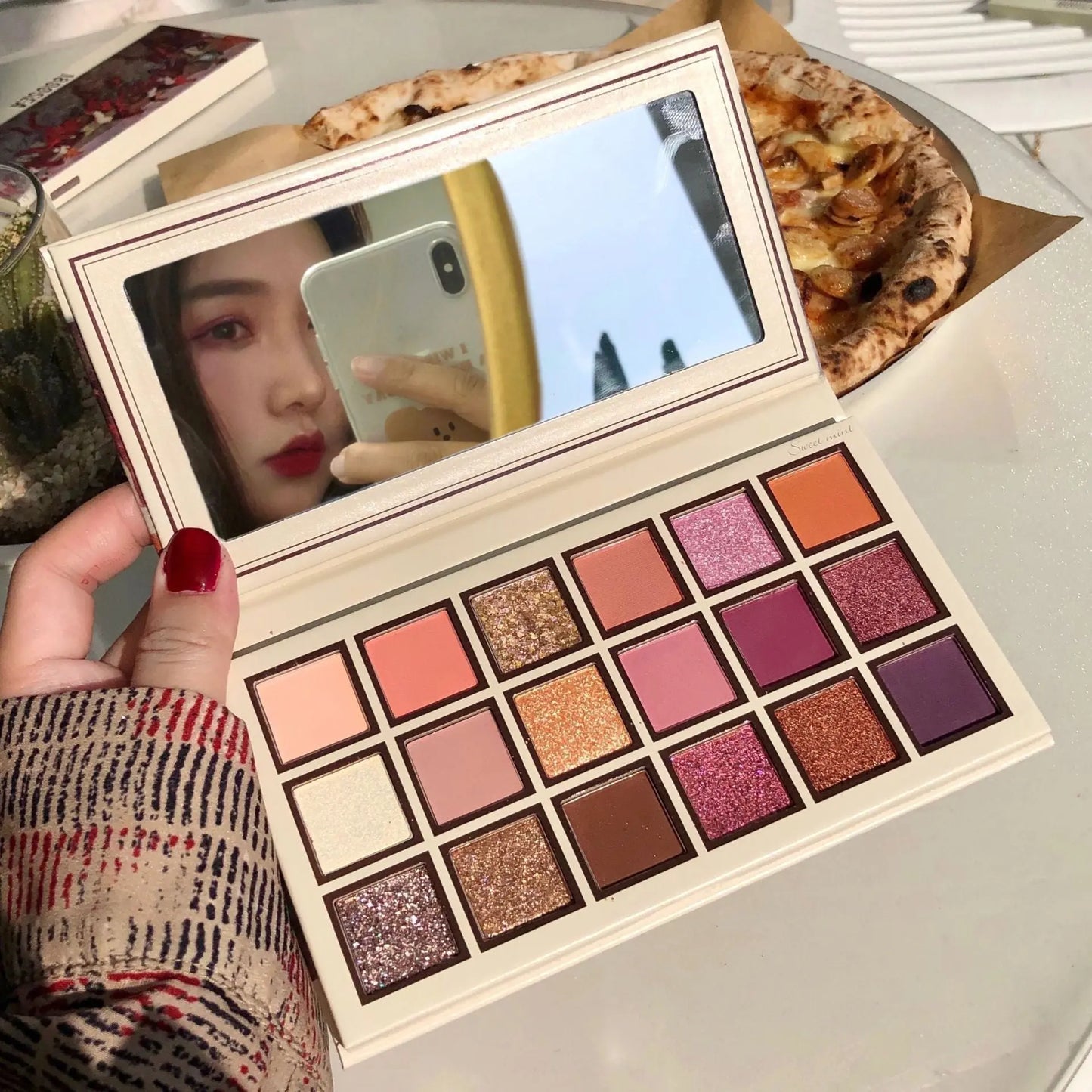 18-color racing eyeshadow palette StoreToBuyNow